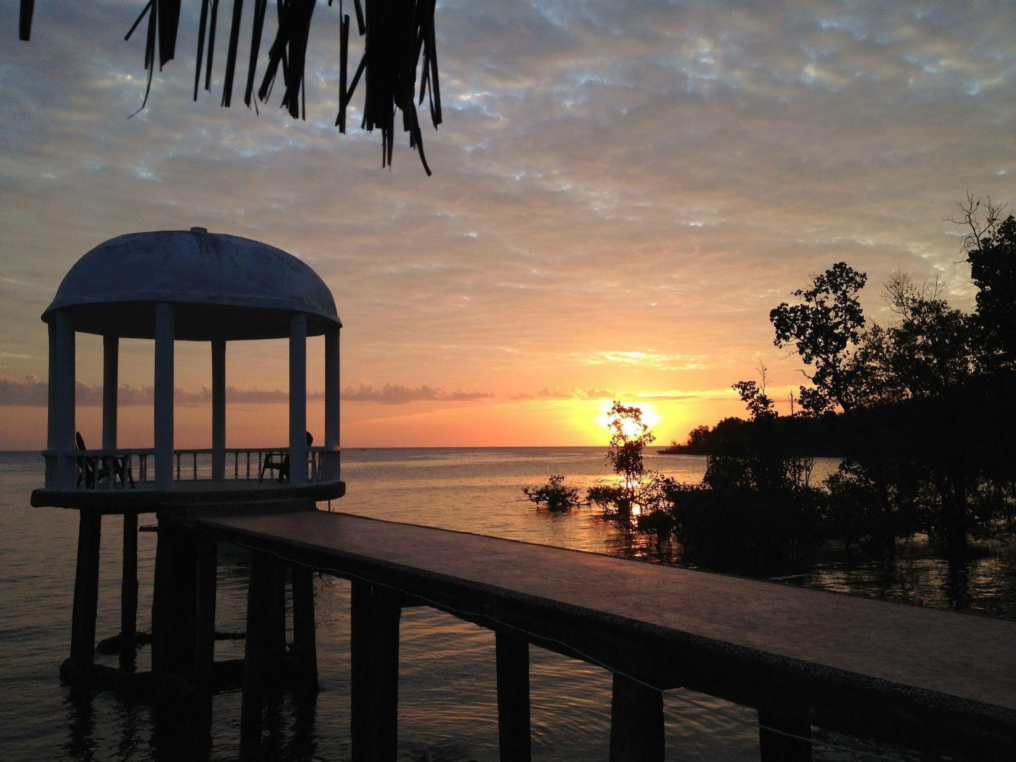Thalassa Dive & Wellbeing Resort Manado Eksteriør billede
